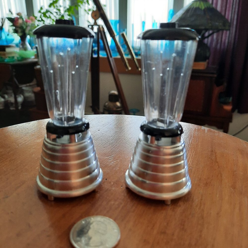 ***PRICE DROP*** Vintage Plastic Blender Salt & Pepper Shakers
